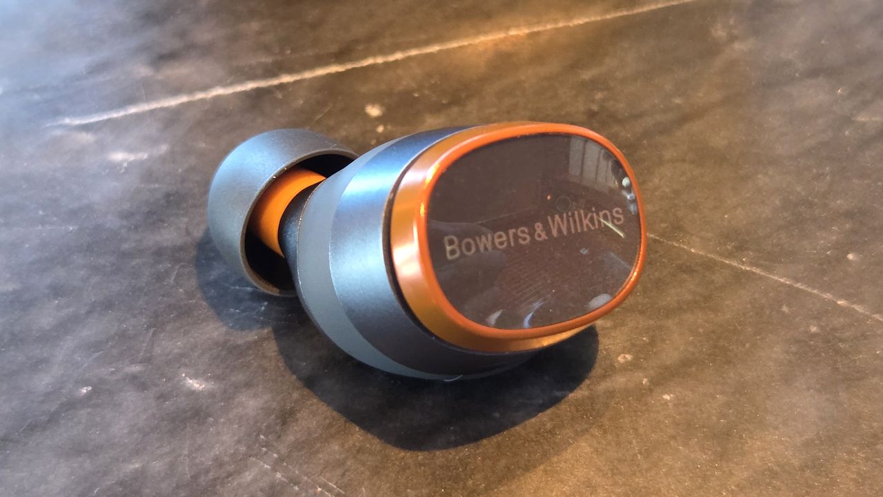 Bowers &amp; Wilkins Pi8 McLaren Edition