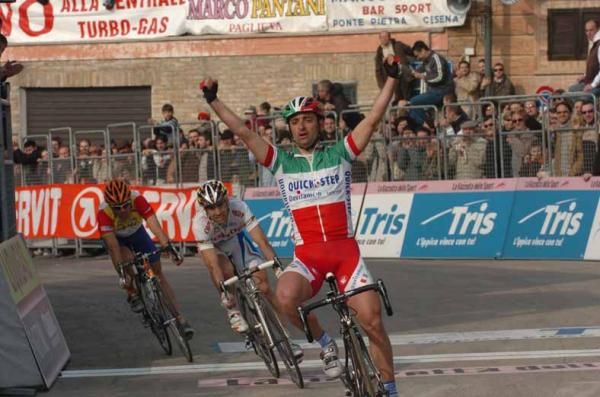 Italian champion Paolo Bettini wins at Paglieta in 2004.