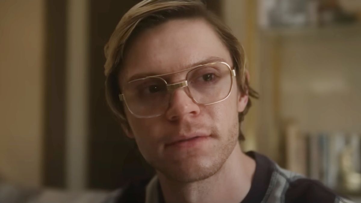 Evan Peters in Dahmer - Monster: The Jeffrey Dahmer Story