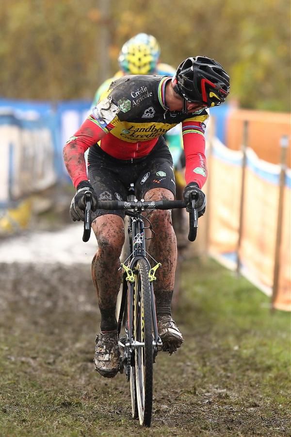 Sven Nys checks to see who is chasing behind