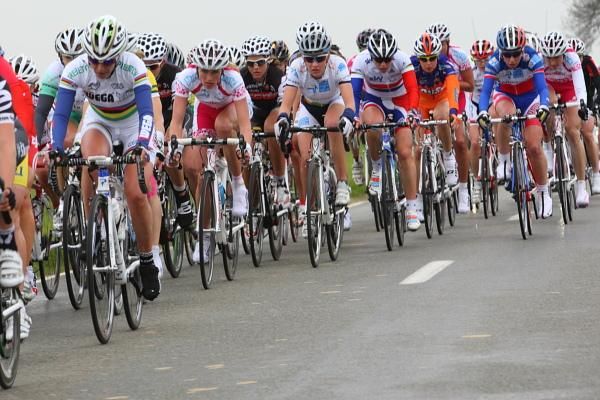 The breakway group decided to chase Regina Bruins (Cervelo Test Team) with about 15km to go