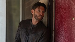 Jensen Ackles' Mark with gun outside of motel door in Countdown Season 1
