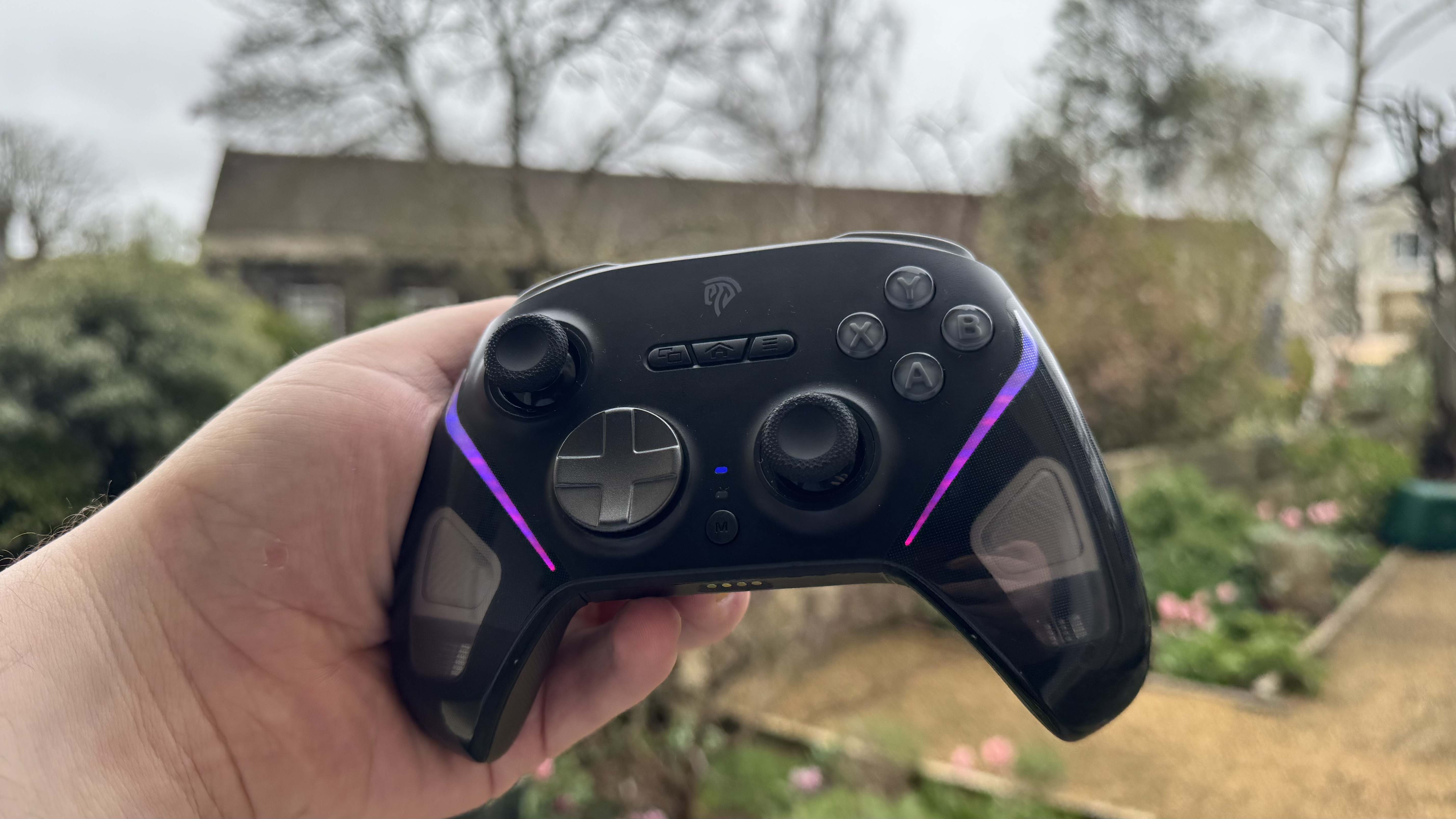 EasySMX D10 while turned on, in a hand outside