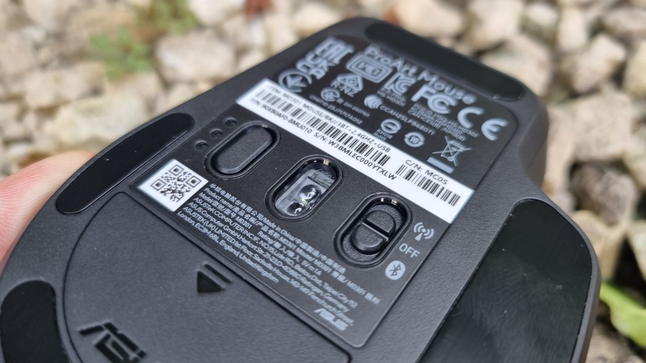 The underside of the Asus ProArt Mouse MD310