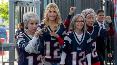Rita Moreno, Jane Fonda, Sally Field and Lily Tomlin in New England Patriots jerseys in 80 for Brady
