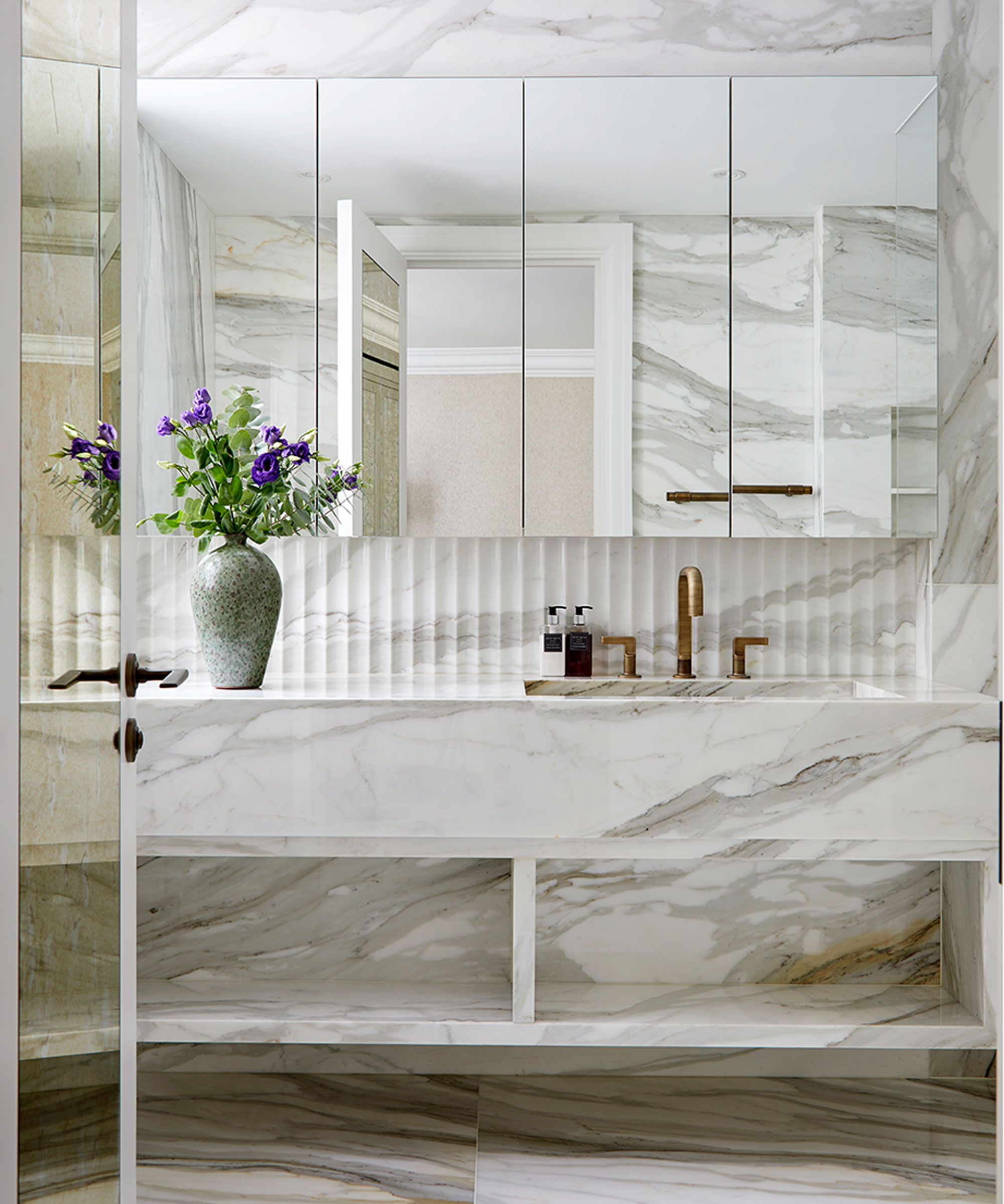 Mayfair apartment with marble bathroom and wash stand