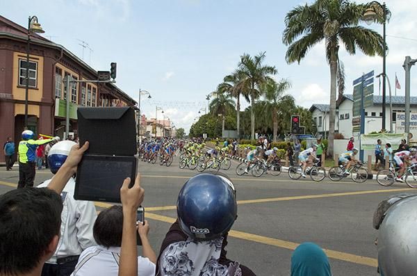 Why use Nikon or Cannons when you can use your Ipad?