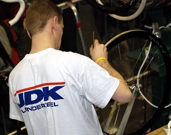Gluing tyres takes up a fair bit of a six day mechanic's time, as Ken Ilegems shows.