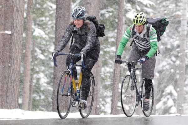 Knowing he can't stop on the icy roads anyhow, the chap at the rear left all his brakes at home.
