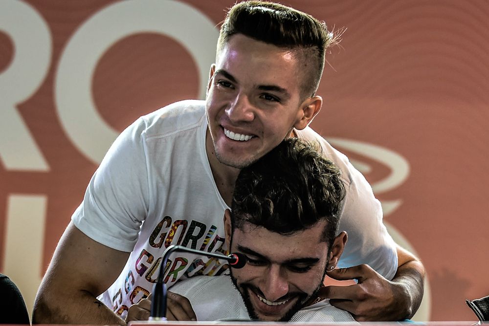 Alvero Hodeg and Fernando Gaviria clown around at the press conference ahead of the Giro de Rigo