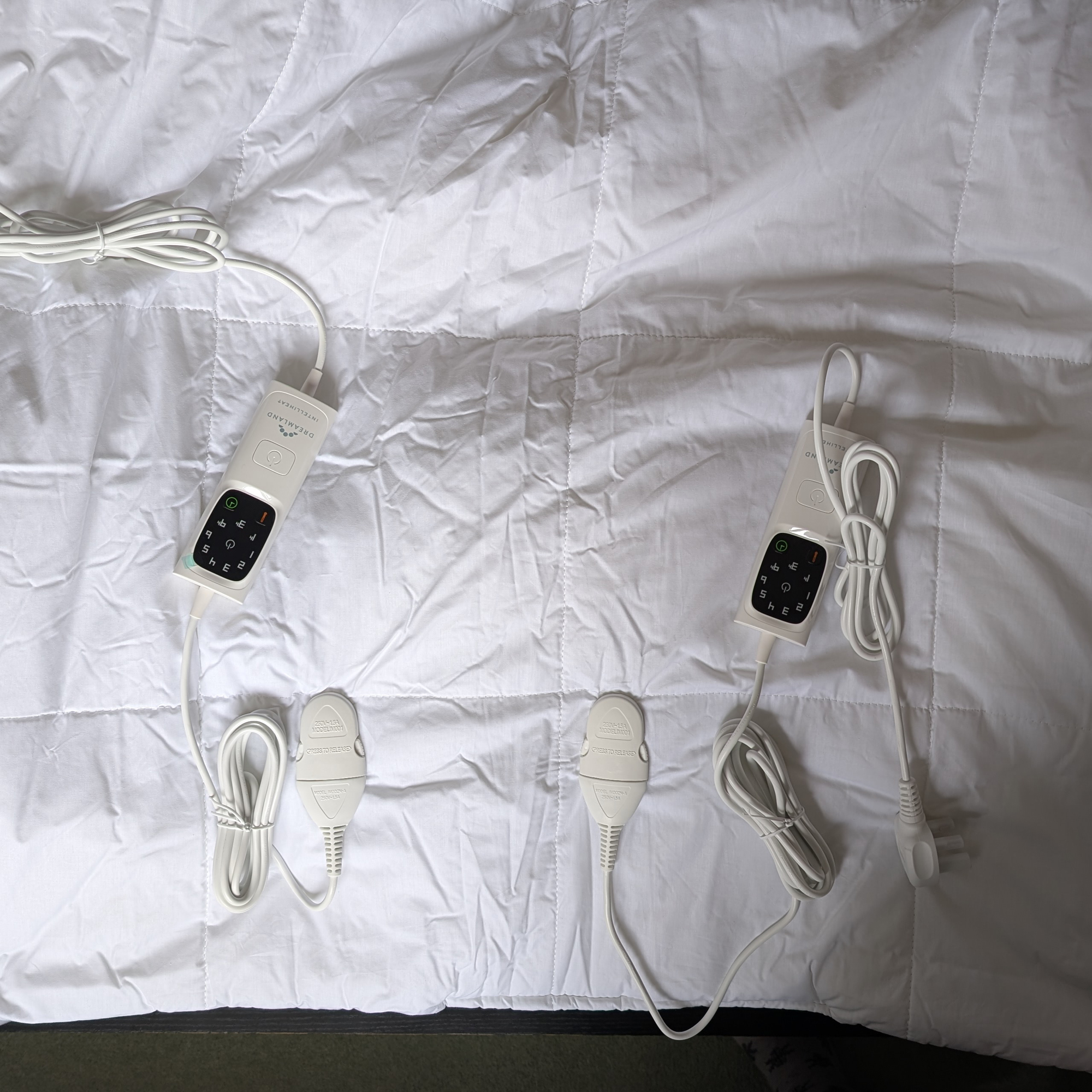 Dreamland Love Mornings Pure Cotton Heated Duvet