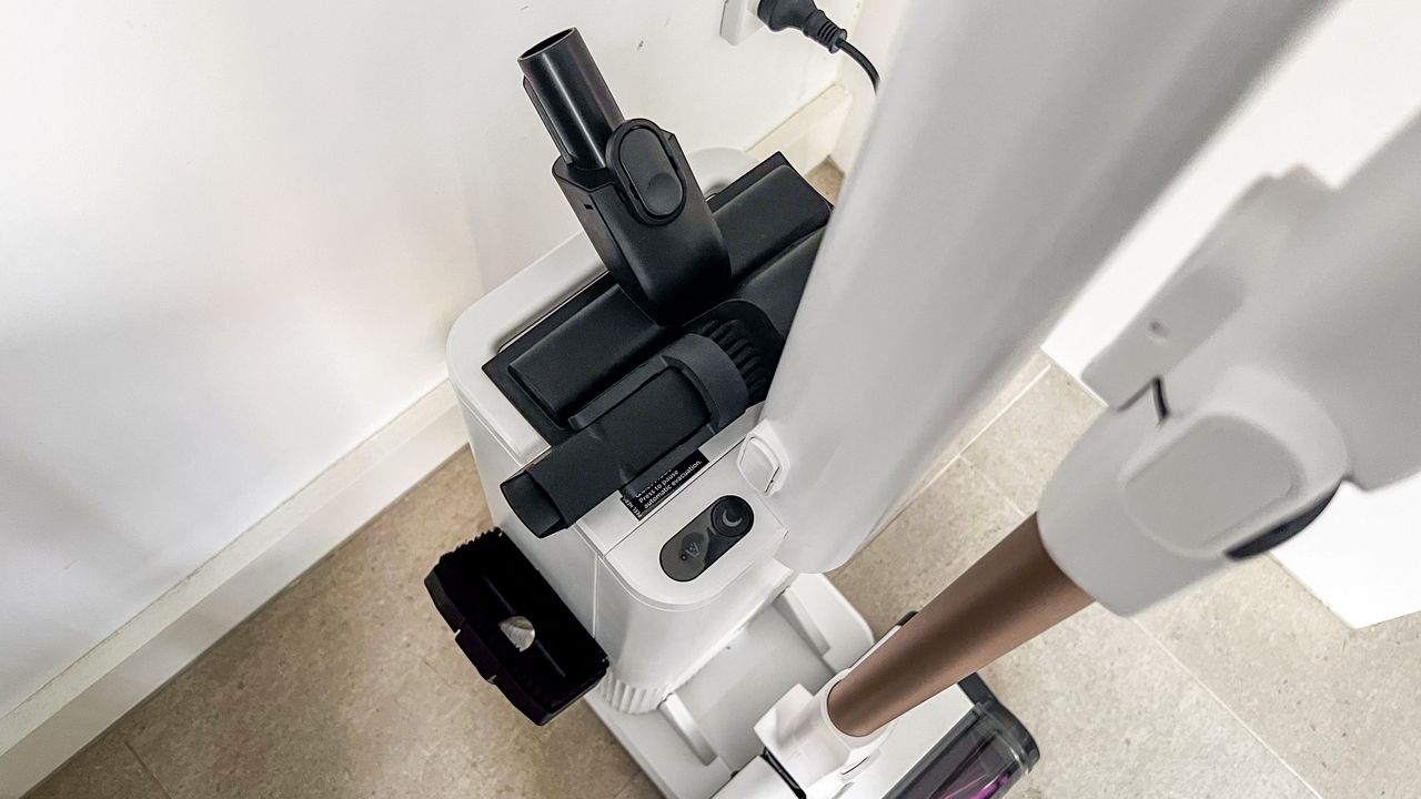 The accessories of the Shark Cordless Detect Pro on top of the docking station