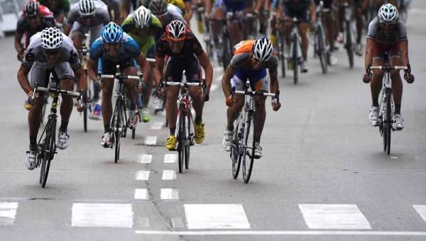Slugging it out with Thor Hushovd in the Tour stage to Barcelona in 2009. The Norwegian would take the stage and go on to take green in Paris