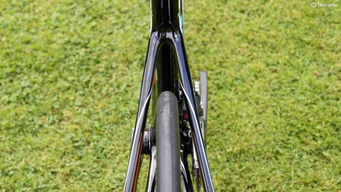 Tire clearance on both the Giant Defy Advanced SL and Liv Avail Advanced SL framesets is 28mm - but there looks to be room for 30mm ones