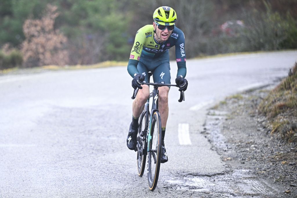 Aleksandr Vlasov (Bora-Hansgrohe) soloed to win stage 7 in late stage attack