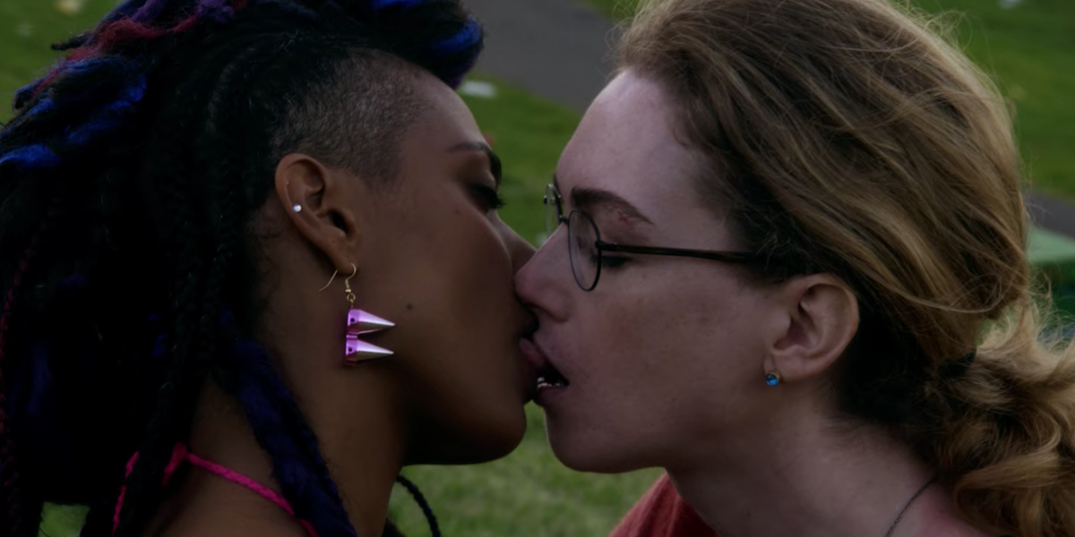 Nomi And Amanita kissing in Sense8