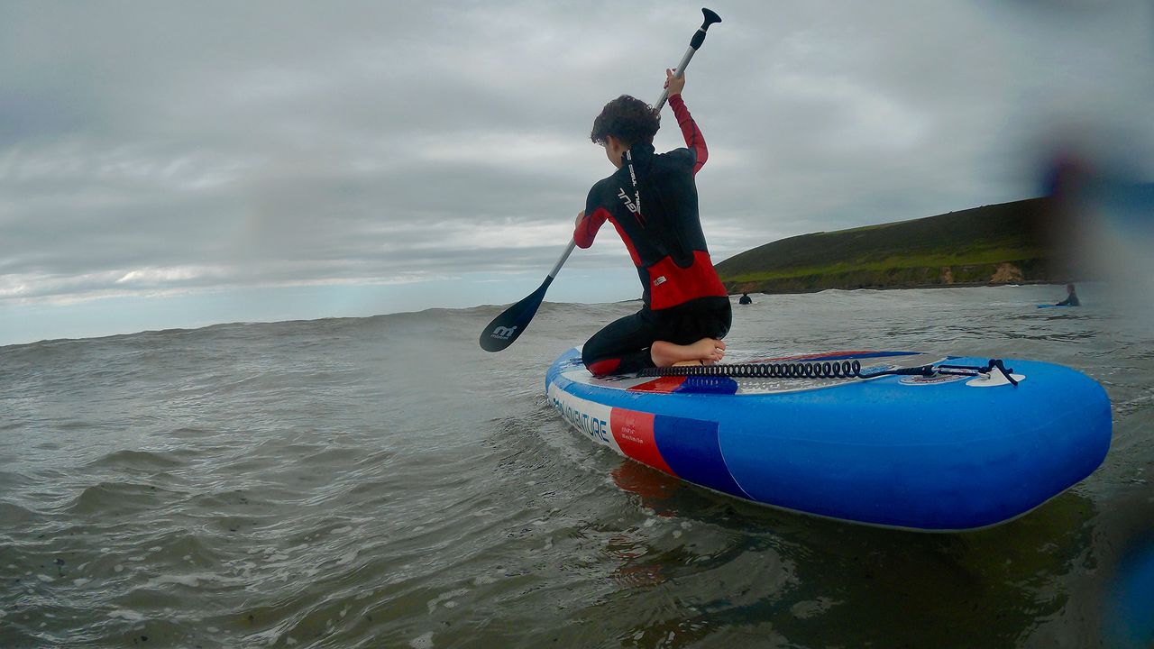 Photo of a person on a paddle board, taken with the Olfi one.five Black action camera
