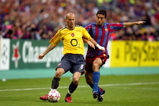 Barcelona's Oleguer challenges Arsenal's Fredrik Ljungberg in the 2006 Champions League final.