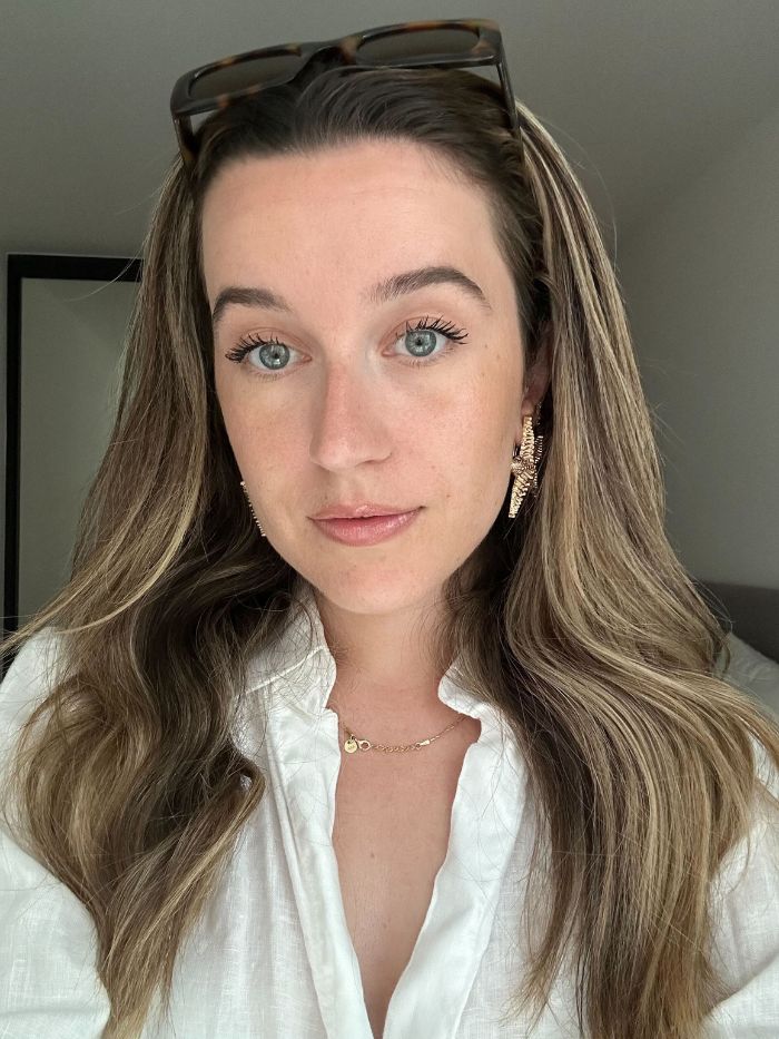 Junior Beauty Editor, Grace Lindsay, nach zwei Schichten der Mac MacStack Mascara