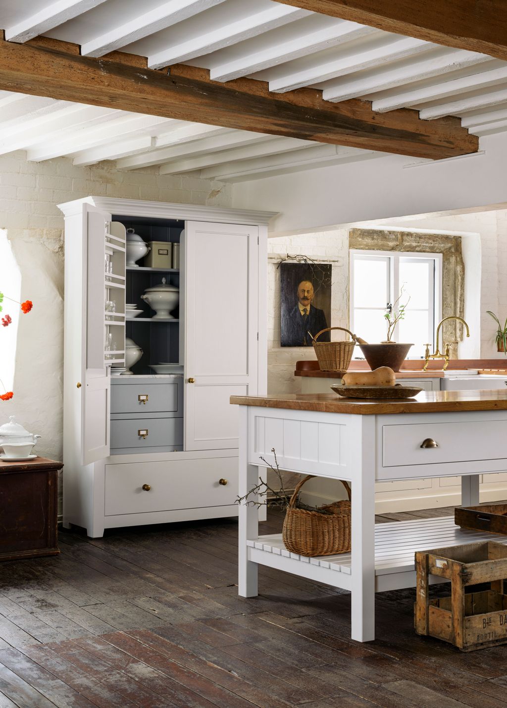 How to make a small kitchen look bigger: 15 expert tips | Homes & Gardens