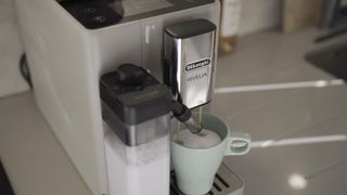 The De'Longhi Rivelia making a cappuccino