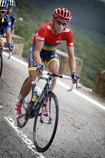 Vuelta leader Alberto Contador (Saxo Bank-Tinkoff Bank) suffered on the Bola de Mundo climb but remained in the red jersey at stage end.