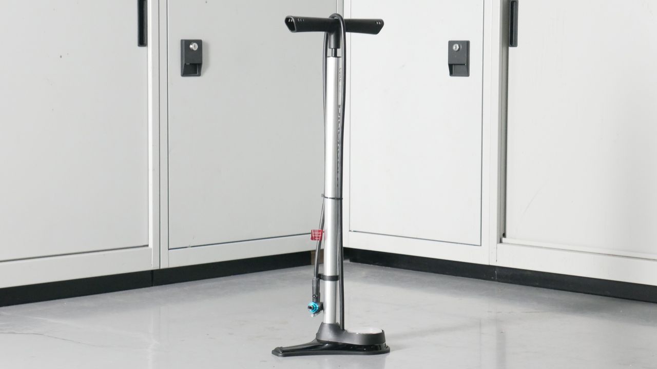Details of the Blackburn Core 3 Floor Pump