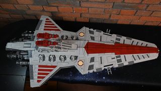 A top-down view of the Lego UCS Venator kit