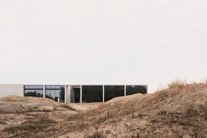 The Crematorium Siesegem, designed by Kaan Architecten, sits on the outskirts of Aalst in Belgium. 