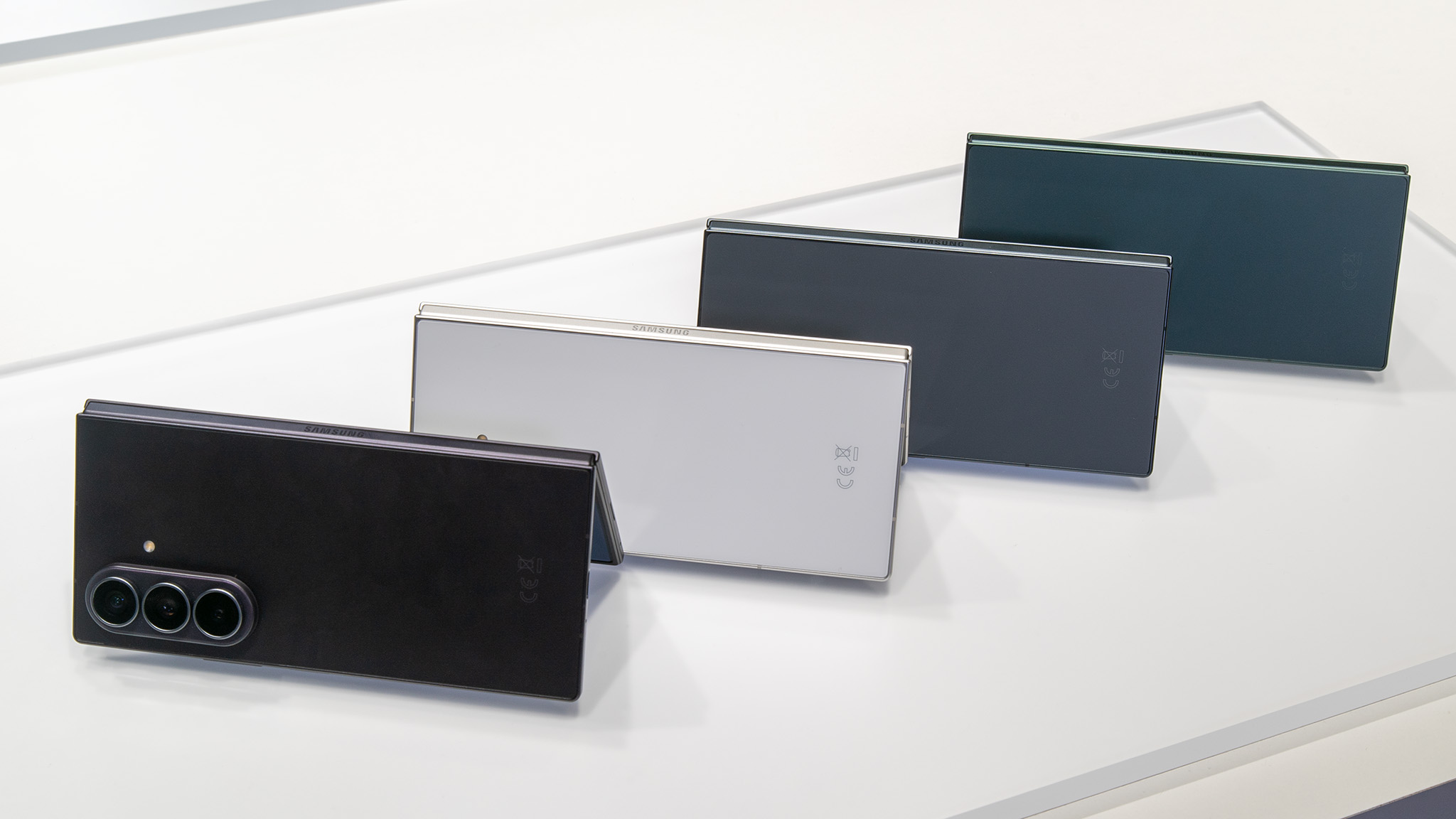 Hands-on with all the Samsung Galaxy Z Fold 8 colors