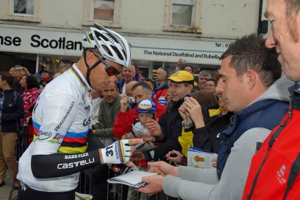World Champion Thor Hushovd signs some autographs at the start.