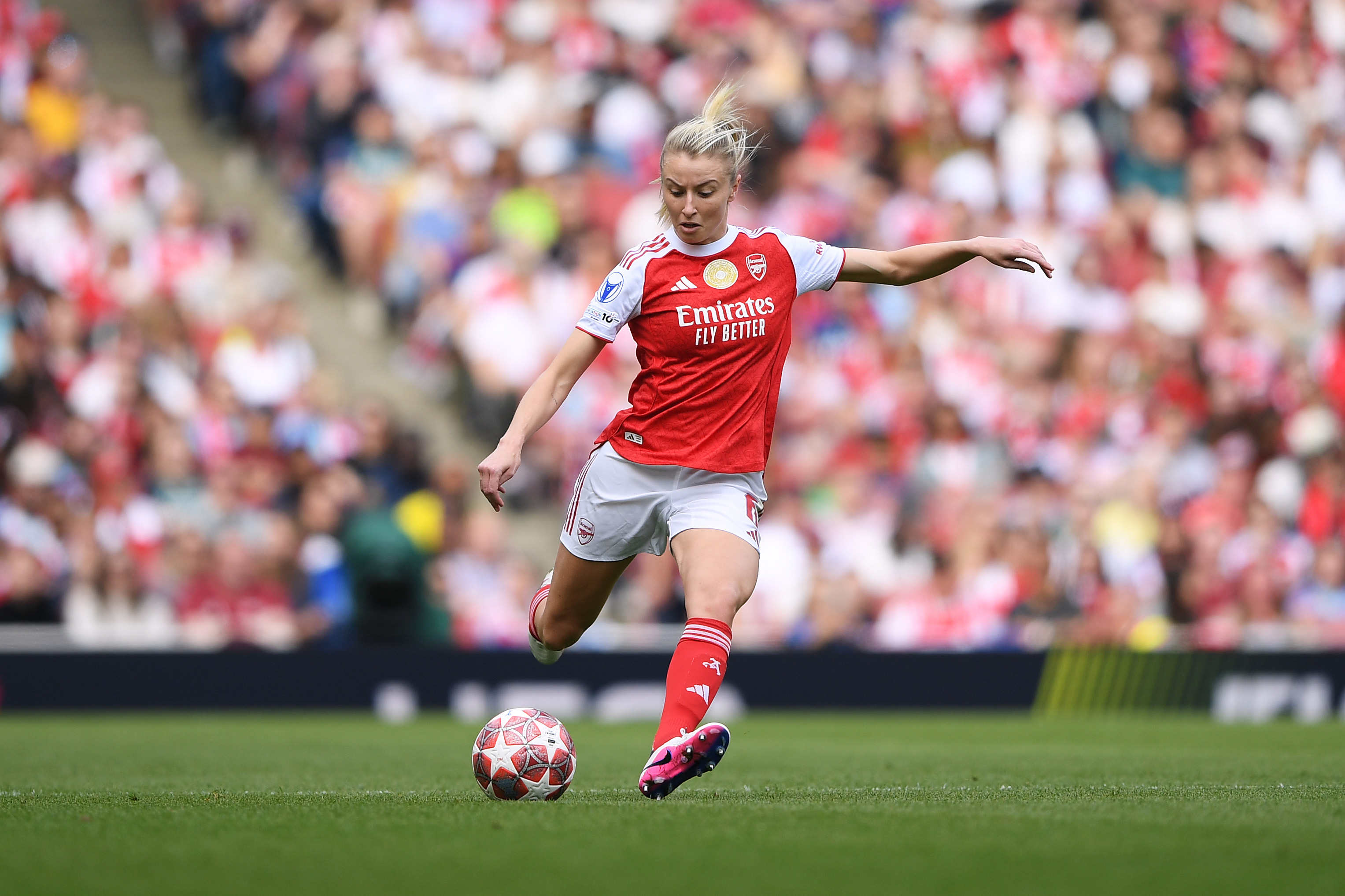 Leah Williamson of Arsenal during the UEFA Women's Champions League 2025/26 Semi-Final First Leg match between Arsenal FC and OL Lyonnes at Arsenal Stadium on April 26, 2026 