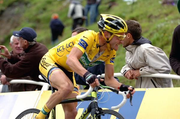 Thomas Voeckler (Europcar) digs deep to remain in the yellow jersey.