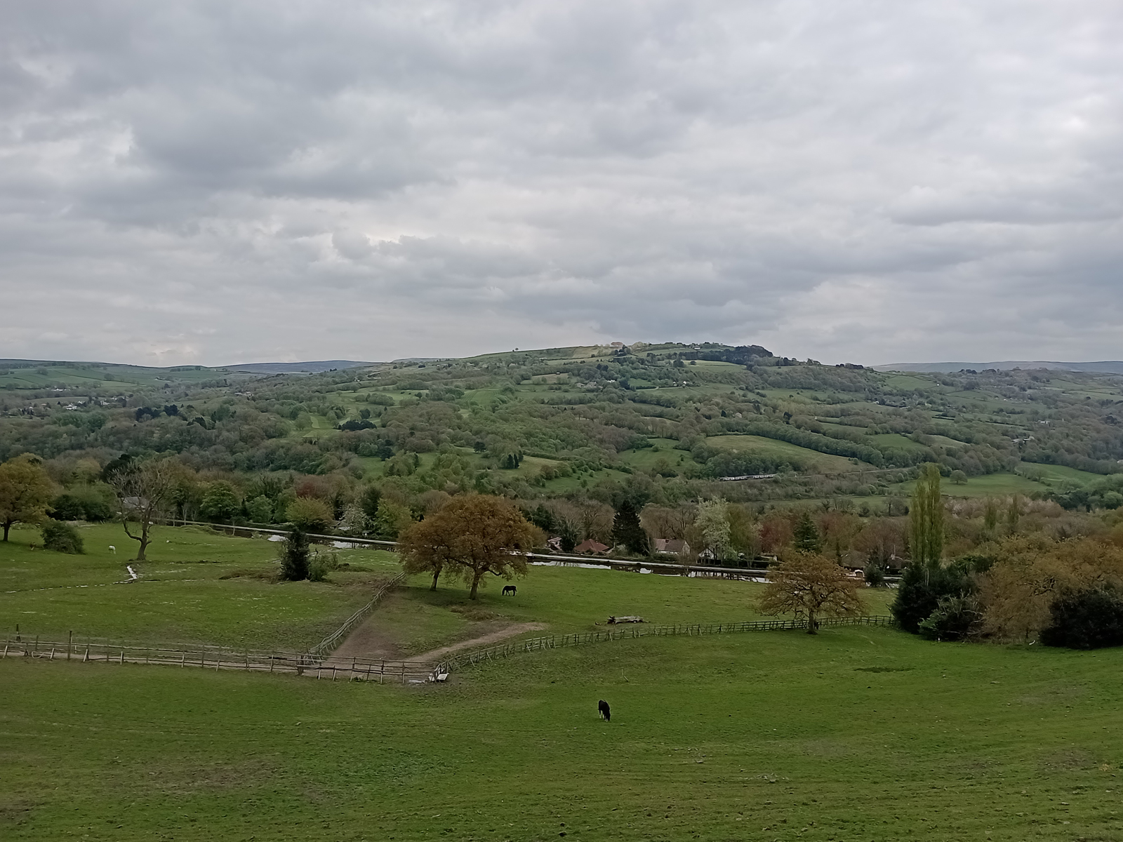 Moto G22 camera sample showing a hilly landscape