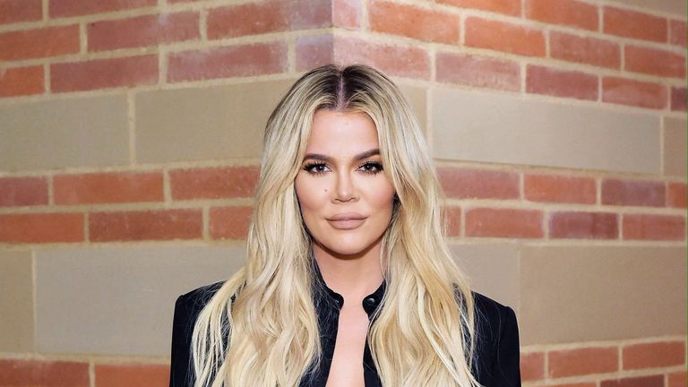 Hair, Blond, Hairstyle, Long hair, Beauty, Hair coloring, Layered hair, Eyebrow, Lip, Pink,