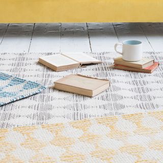 new weaves rugs with simple geometric pattern