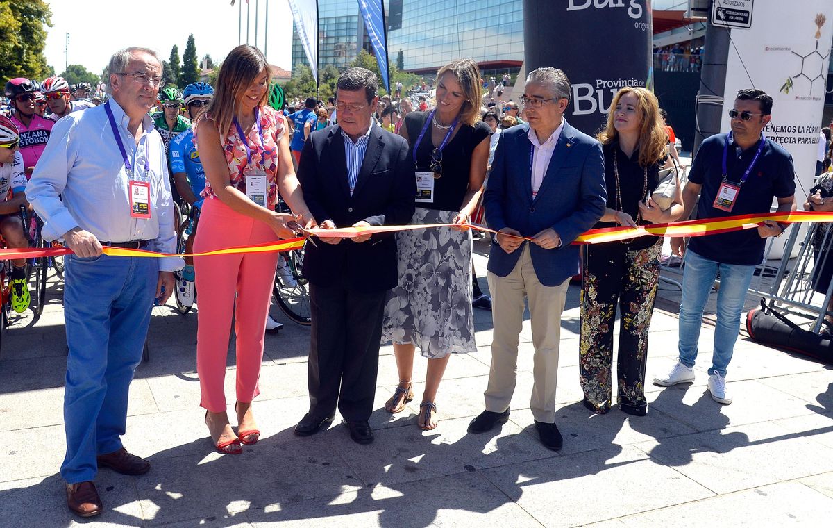 The race ribbon is cut to start the race