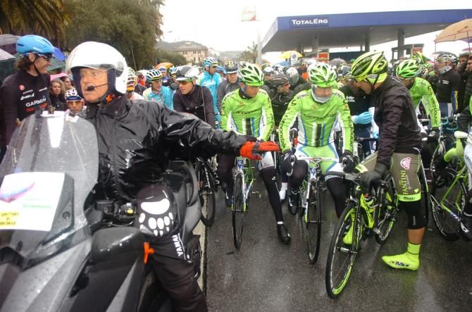 Cannondale wait for the race to re-start