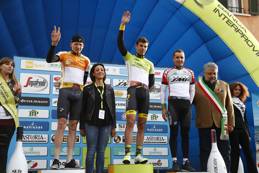 Lilian Calmejane (Direct Energie) took the leader's jersey