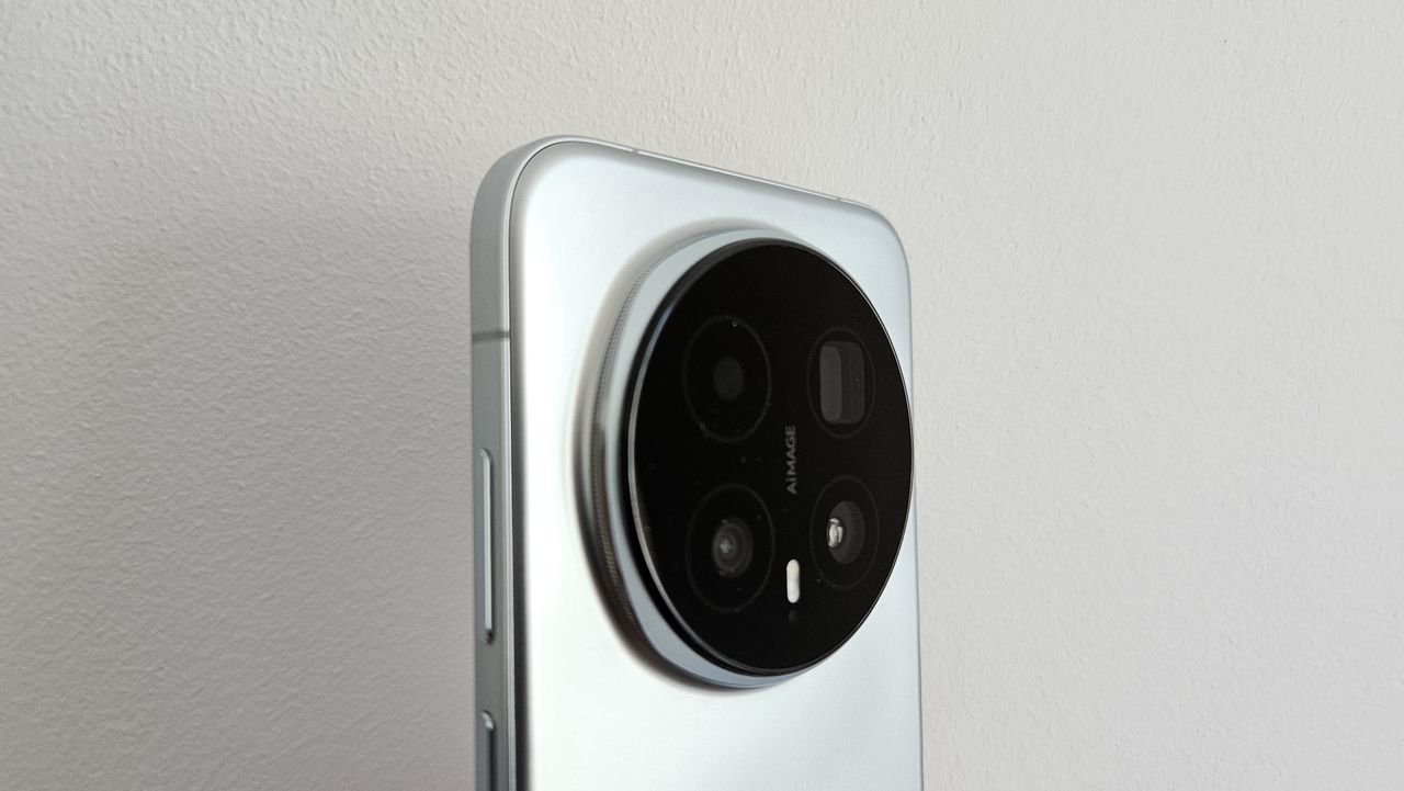 The Honor Magic8 phone