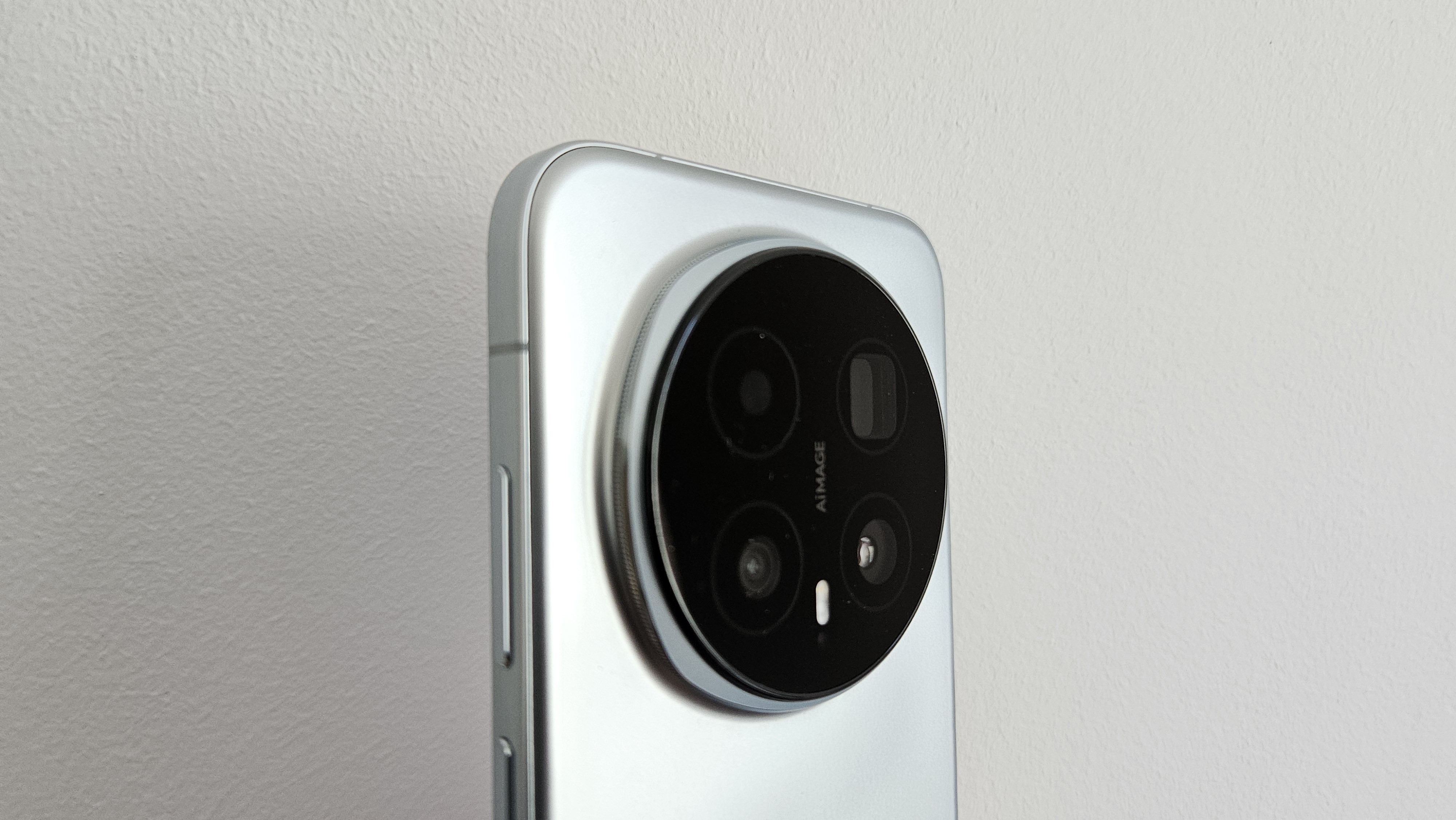 The Honor Magic8 phone