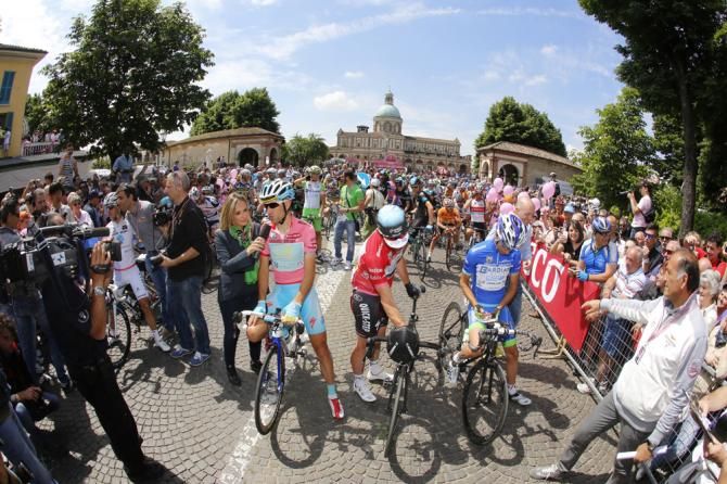 Vincenzo Nibali (Astana) talks to RAI at the start