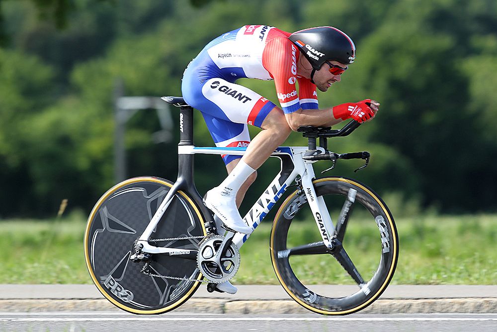 Tom Dumoulin (Giant-Alpecin) wins the prologue