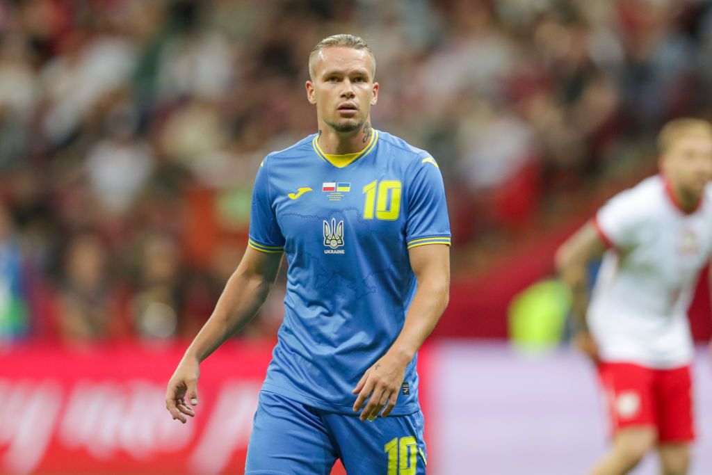 Mykhailo Mudryk in action for Ukraine