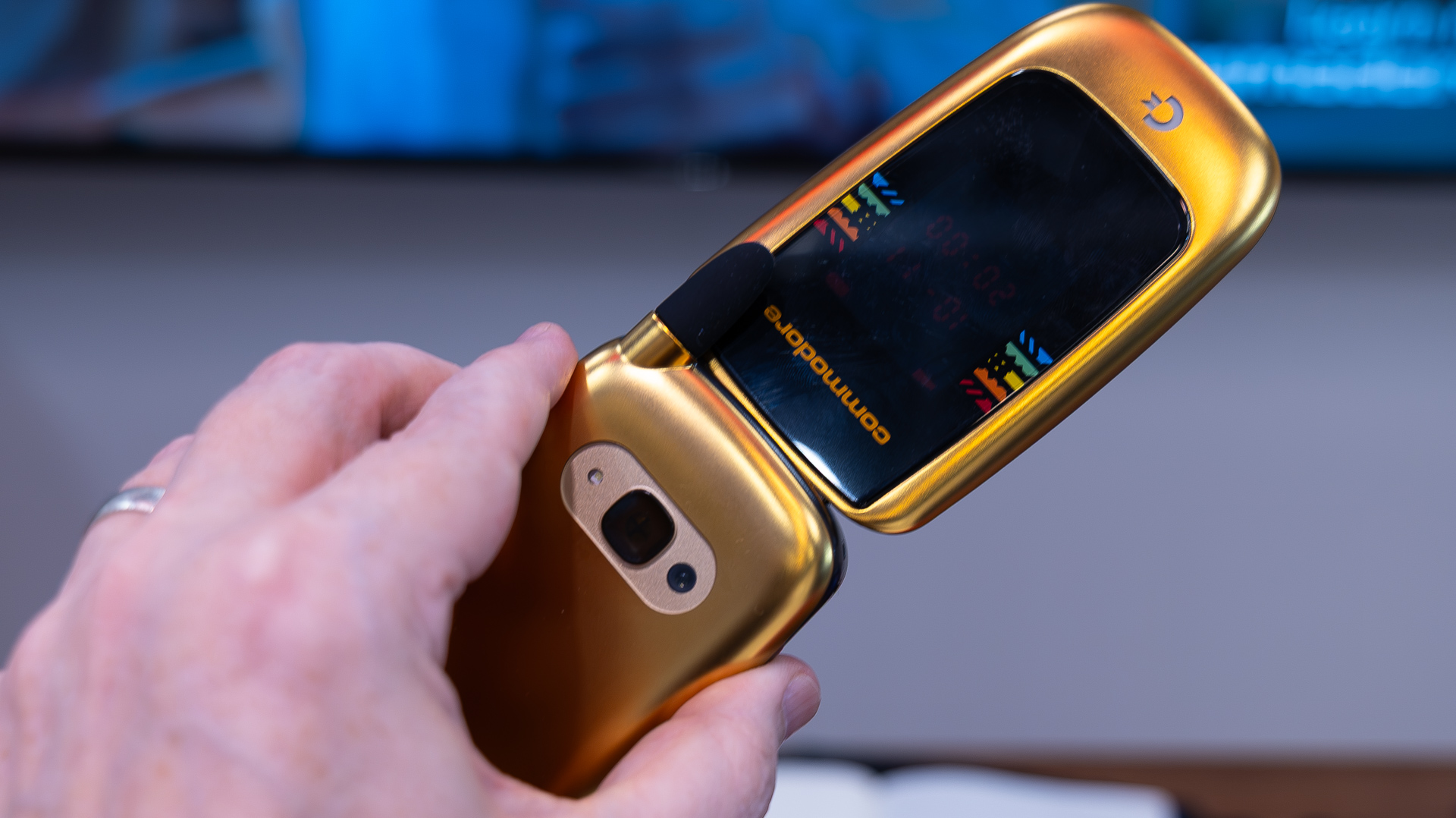 Commodore Callback 8020 flip phone