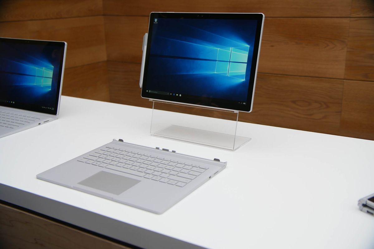 Microsoft mac. Microsoft surface book MACBOOK Pro.