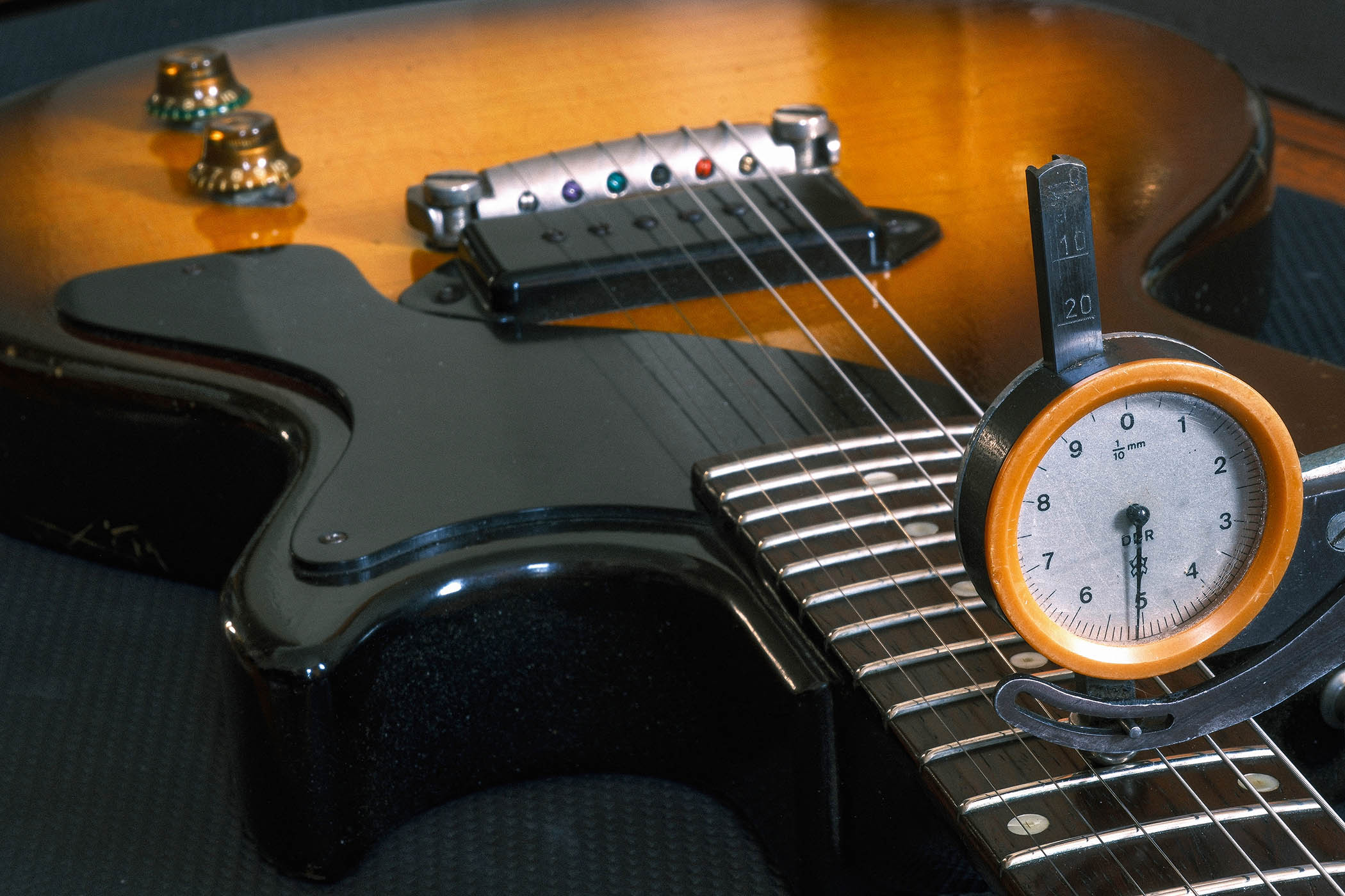 Measuring at the 12th fret on the Junior, you can see the neck is typically thick at just over 25mm