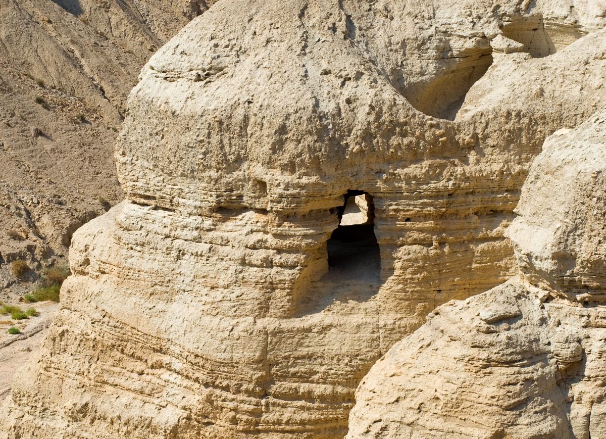 What are the Dead Sea Scrolls? (with pictures)