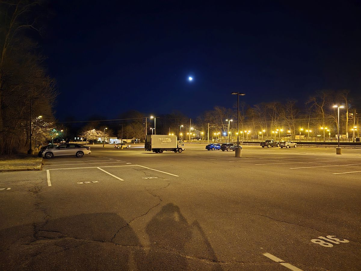 Samsung Galaxy S24 Ultra low light.