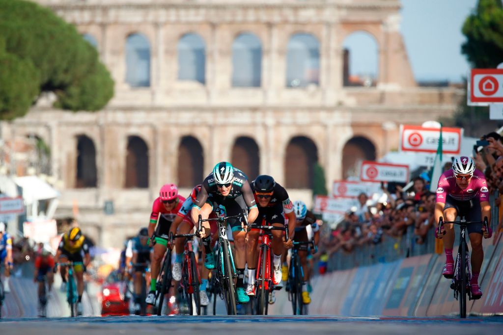 Sam Bennett (Bora-Hansgrohe) wins the final stage